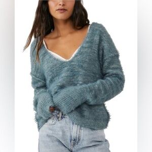 Free People | Serendipity Fuzzy V-Neck Sweater Size XS